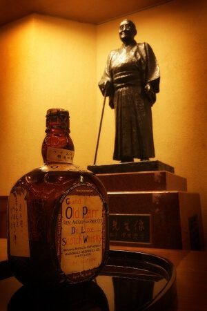 一階ロビー 吉田茂元首相銅像