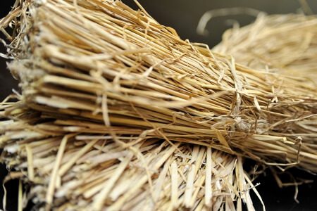 高知県本山町で獲れる減農薬減化学肥料の「天空の郷・棚田米」の藁を使っています。