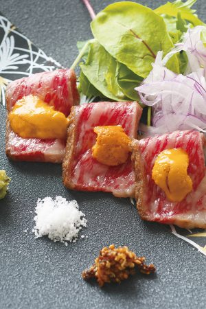 和牛ロースステーキ雲丹のせ