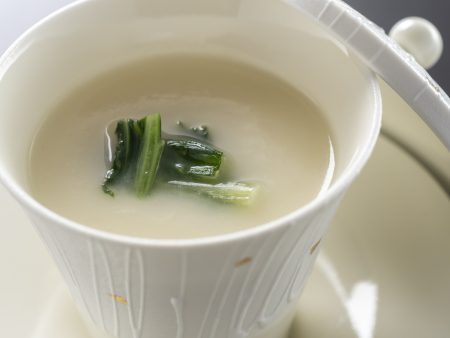 【スープ】田村かぶのスープロワイヤルを口に入れるとほのかな甘みがじんわりと広がっていきます