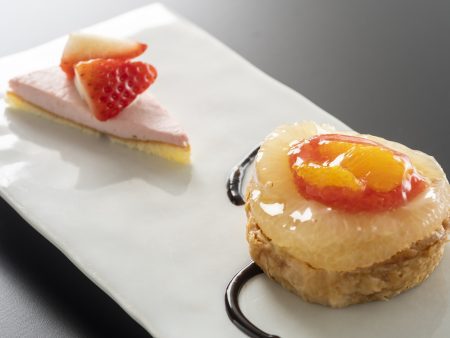【デザート】当館専属パティシエが心を込めてお作りする絶品スイーツをお愉しみ下さいませ。