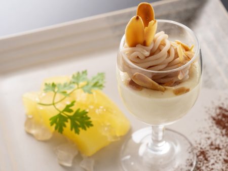 【本日のデザート】食後には、当館専属パティシエがおつくりする特製デザートをお楽しみください。