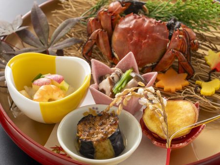 【前菜】仁淀川で獲れたツガニの豪快な姿煮など秋の豊穣を感じさせる前菜です。