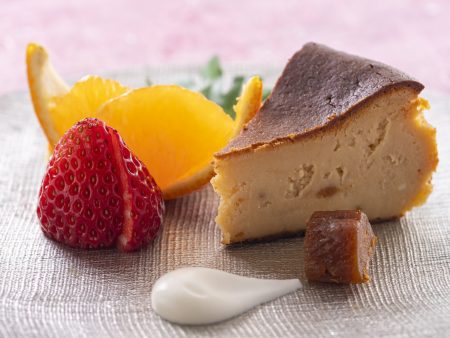 【デザート】高知県の郷土料理『東山』という干し芋を使用した濃厚な味わいのチーズケーキ。