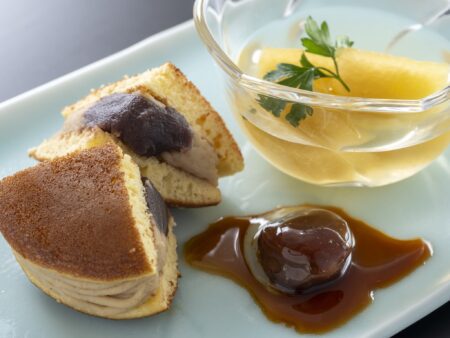 【本日のデザート】食後には、当館専属パティシエがおつくりする特製デザートをお楽しみください。