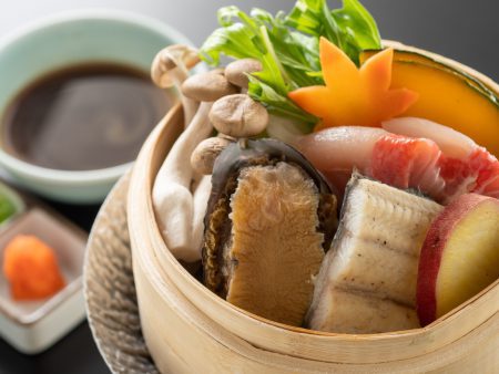 【蒸篭蒸し】四万十うなぎに程良い脂がのった金目鯛、コリコリした食感の鮑まで使用した贅沢な蒸篭蒸し