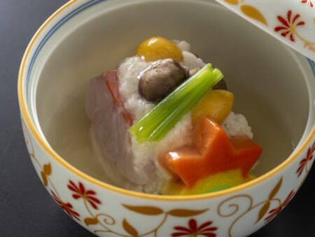 【金目鯛養老蒸し】金目鯛の繊細な旨味を引き出す養老蒸しで、上品で贅沢な味わい