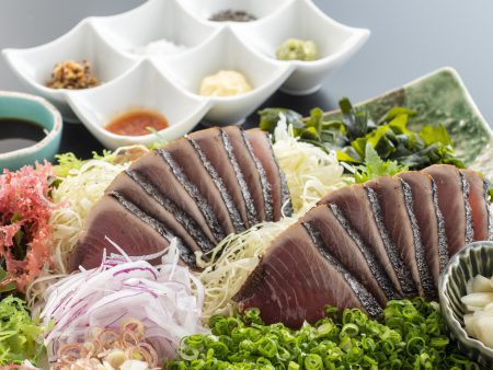 【鰹のタタキ味比べ】高知といえばやっぱり鰹のタタキでしょっ！秋の戻りガツオは脂がのって、最高に旨い