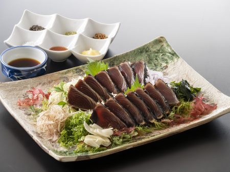 【鰹のタタキ味比べ】高知といえばやっぱり鰹のタタキでしょっ！春の初鰹はさっぱりとして最高に旨い！
