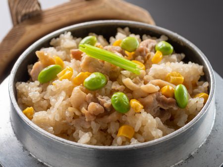 【四万十鶏と玉蜀黍と枝豆の釜飯】四万十鶏の旨みが浸み込んだほっくほくの釜飯
