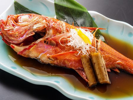 【室戸金目鯛姿煮】脂がのって旨味たっぷり。旬の金目鯛を手間暇かけてじっくりと甘辛く煮つけました。