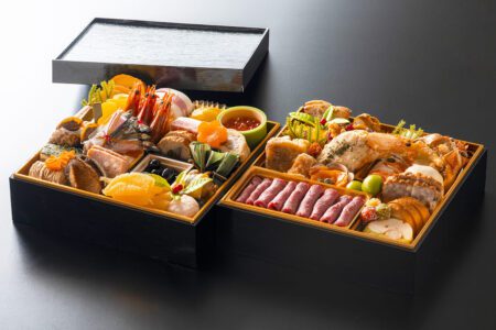 高知 城西館のおせち 二段重ね（2026）