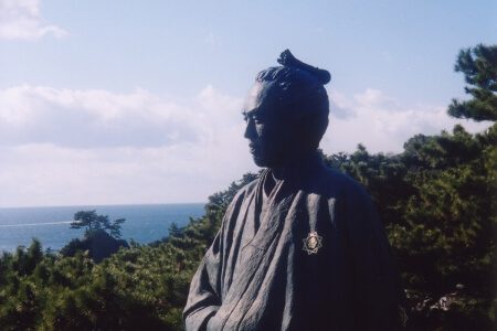 桂濱、坂本龍馬像・坂本龍馬紀念館